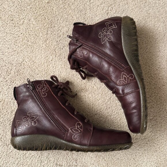 Naot Manga Lace-up Bootie in Brown with Embroidered Detail Womens 7 - Picture 2 of 7